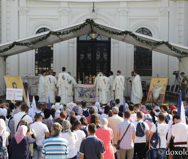 (Foto) Sfânta Liturghie din cadrul Întâlnirii Tinerilor Ortodocși din Moldova