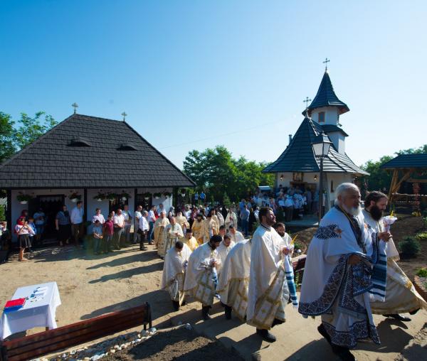 (Foto) Sfântul Ioan Iacob are „casă nouă” în localitatea natală, Horodiștea