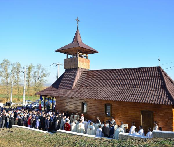 (Video) Sfințirea Bisericii „Sfântul Teodosie de la Brazi” din Parohia Lețcani III