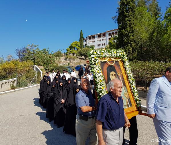 (Foto) Mutarea moaștelor Sfântului Ierarh Nectarie - 3 septembrie 2018, Insula Eghina