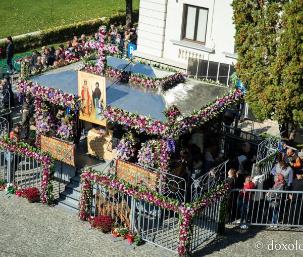 (Foto) Rugăciune și mulțumire aduse Sfintelor Parascheva și Ecaterina