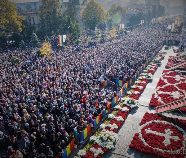 (Video) Peste 20.000 de credincioși la hramul Sfintei Cuvioase Parascheva