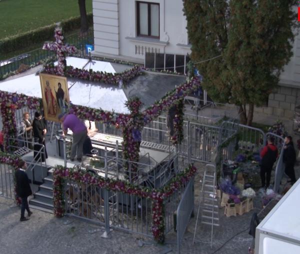 (Video) Baldachin împodobit în cinstea Sfintelor Parascheva şi Ecaterina