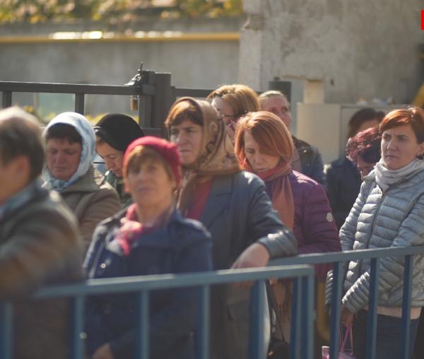 (Video) Emoție și rugăciune – pelerini la Sfânta Cuvioasă Parascheva