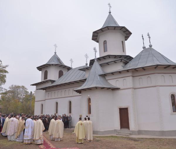 (Video) Sfințirea bisericii din satul Dimitrie Cantemir, jud. Botoșani