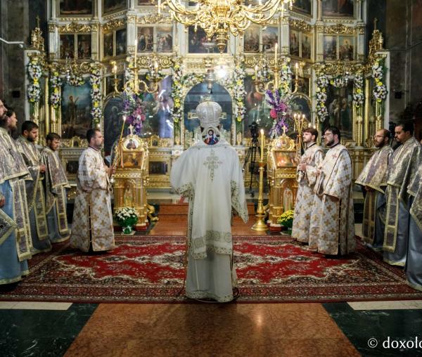 (Foto) Sfânta Liturghie arhierească în ajunul prăznuirii Sfintei Parascheva