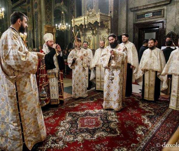 (Foto) Slujba de priveghere a Sfintei Cuvioase Parascheva la Catedrala din Iaşi – 2018