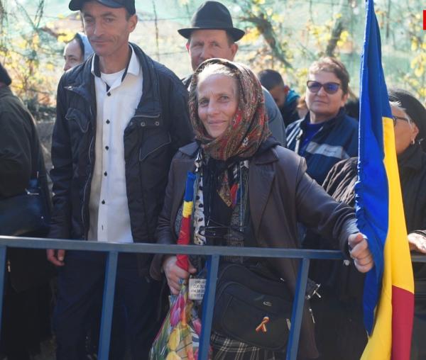 (Video) Dragul de Sfânta Parascheva și recunoștința îi aduc an de an la Iași