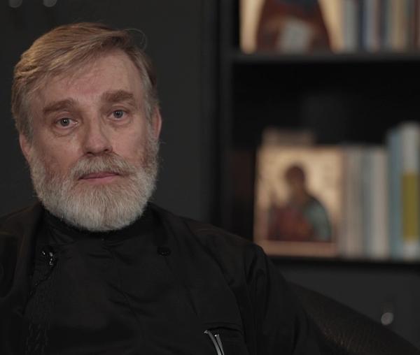(Video) Un Episcop ia în ocrotire un tânăr și-l îndrumă pe calea spre sfințenie