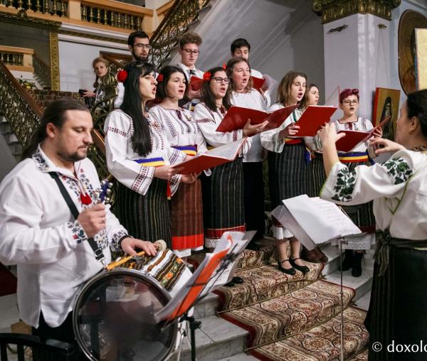 Colindători la Reședința Mitropolitană 2018 – Ansamblul vocal-instrumental „Floralia”