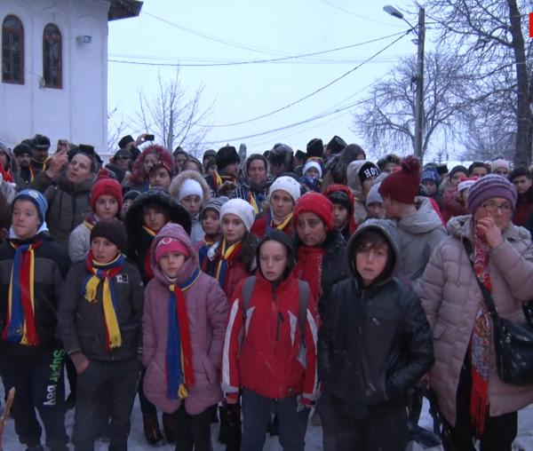 (Video) Peste 1400 de copii din Episcopia Hușilor au primit daruri de Crăciun