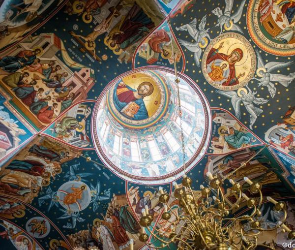 (Audio) „Sfânta Liturghie este taina în care preotul aduce în fața lui Dumnezeu suferința lumii” - Arhim. Nichifor Horia