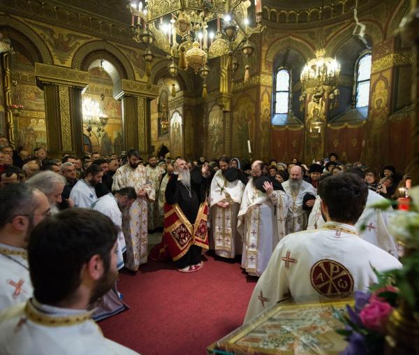 (Foto) Mitropolitul Moldovei, prezent la hramul Mănăstirii „Sfinţii Trei Ierarhi” din Iași