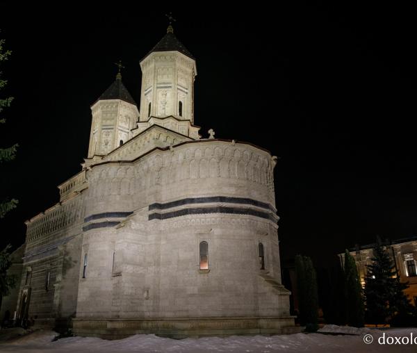 (Foto) Priveghere la hramul Mănăstirii Sfinții Trei Ierarhi din Iași 2019