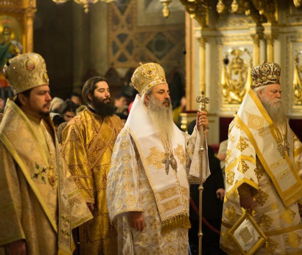 (Foto) Sfântul Ierarh Iosif cel Milostiv sărbătorit la Iași: IPS Mitropolit Teofan a slujit cu toiagul arhieresc al sfântului prăznuit
