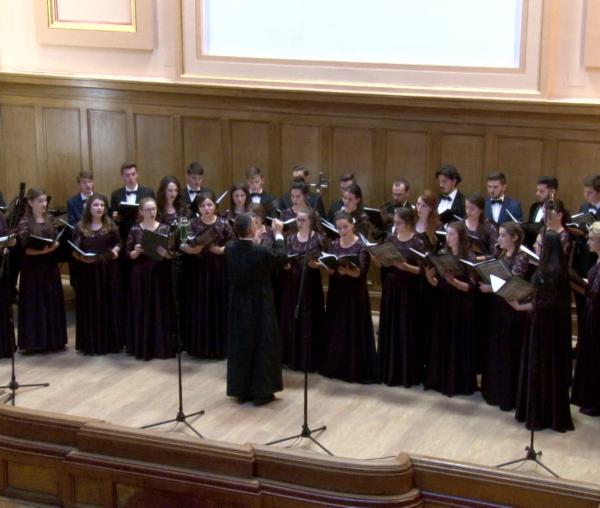 (Video) Tatăl nostru – Corala „Universitas”