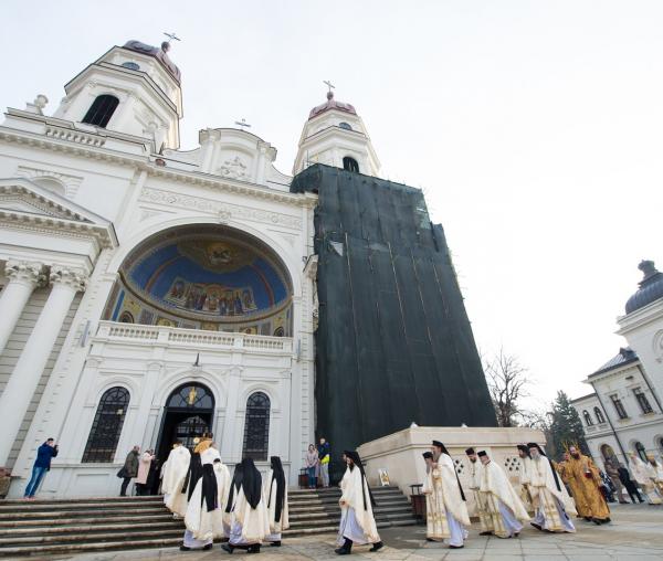 (Foto) 7 arhierei și zeci de preoți, la hramul istoric al Catedralei Mitropolitane din Iaşi