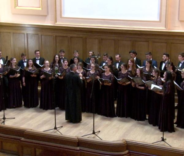 (Video) Suită corală din Țara Oașului, de Dariu Pop – Corala „Universitas”
