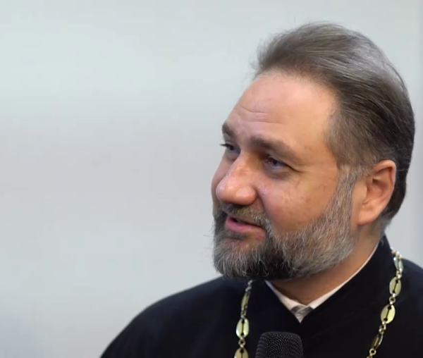 (Video) „La început eram un străin, dar mai apoi m-am îndrăgostit de România” – interviu cu Pr. Aleksi Kshutashvili