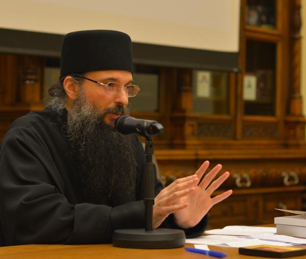 (Video) Cum se poate apropia un tânăr de Taina Maicii Domnului? Mai este fecioria de actualitate astăzi? – Protosinghelul Teofan Popescu