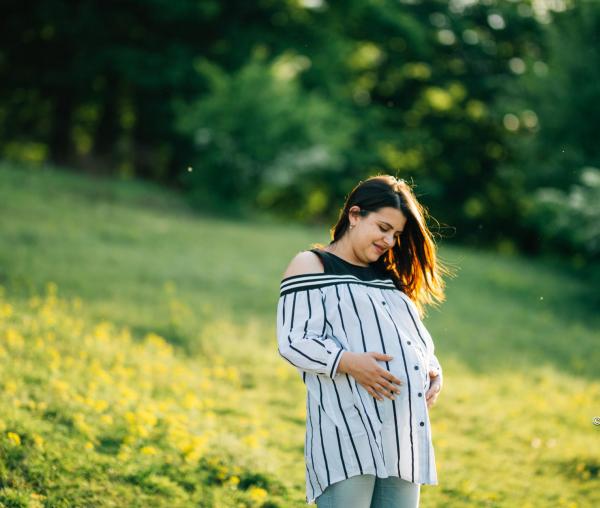 (Video) Dragostea dintre mamă și copil se percepe intrauterin, iar copilul este influențat extrauterin