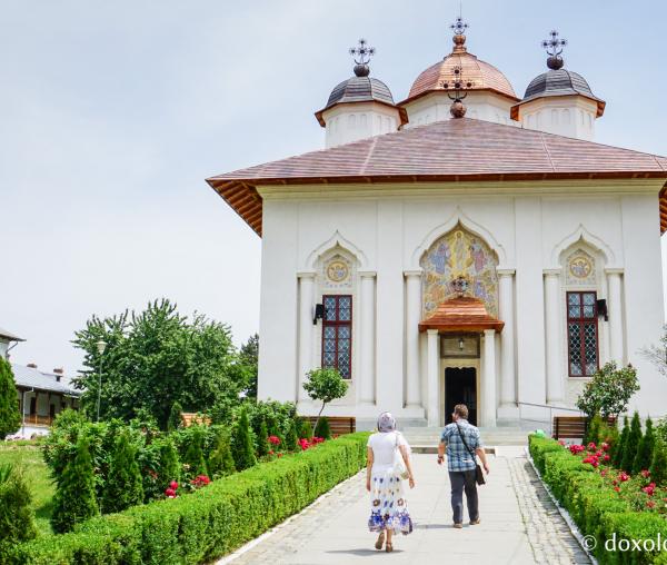 Sfânta Mănăstire de pe Ostrovul Cernicăi