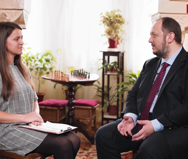 (Video) „Tânărul în cetate” - Interviu cu conf. dr. Adrian Papahagi