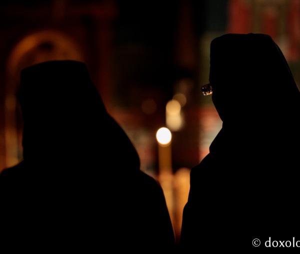 (Foto) Momente de rugăciune tainică la Mănăstirea Paltin
