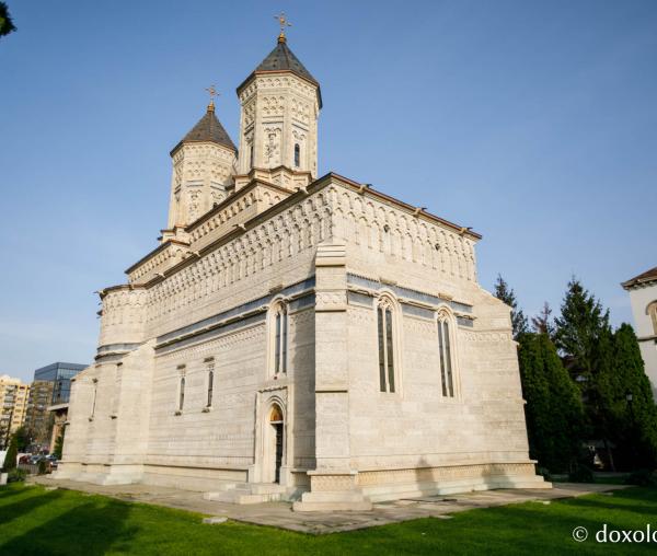 (Foto) Mănăstirea „Sfinţii Trei Ierarhi” din Iaşi în haine de sărbătoare
