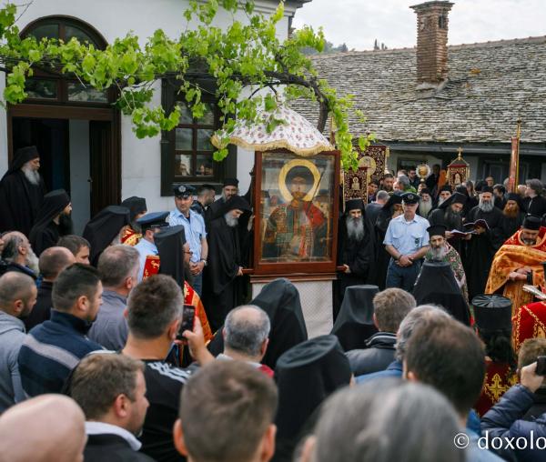(Foto) Procesiunea cu Icoana Sfântului Gheorghe de la Mănăstirea Zografu