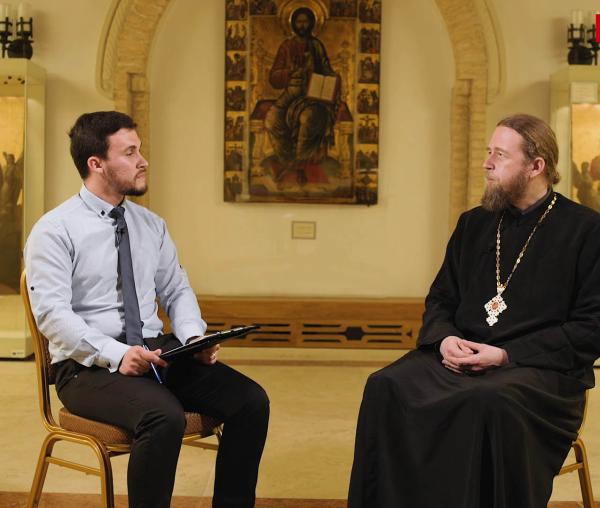 (Video) Din online, în lumea cea adevărată – interviu cu Părintele Răzvan Ionescu
