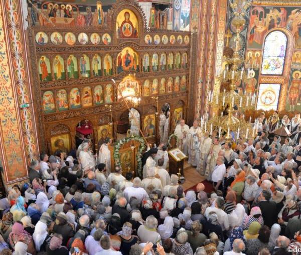 (Video) Biserica Precista II din Piatra Neamț a îmbrăcat veșmântul sfințirii