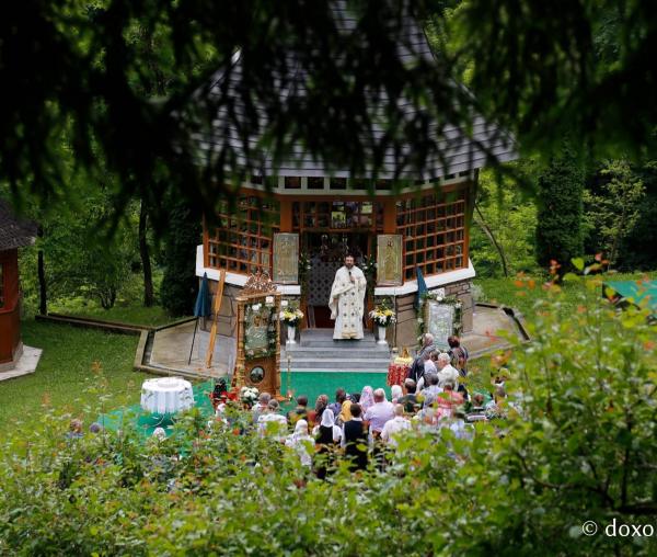 (Foto) Bucurie la hramul Mănăstirii Sihla, 24 iunie 2019