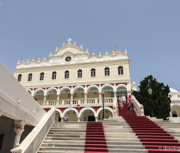 (Foto) Acasă la Maica Domnului în Tinos