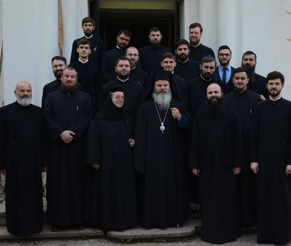 (Video) Episcopul Hușilor alături de tinerii preoți la Atelierul de formare de la Miclăușeni
