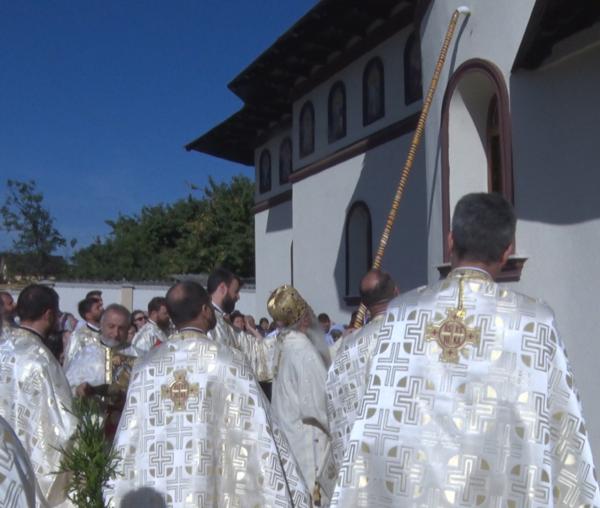(Video) Biserica închinată Sfintei Parascheva din Moimești, a fost sfințită de IPS Teofan