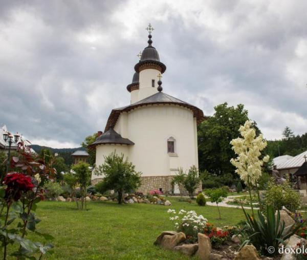 (Video) Sărbătoarea Adormirii Maicii Domnului la Mănăstirea Văratec
