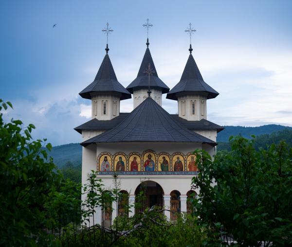 (Video) „Floarea duhovnicească a Moldovei, prăznuită la Mănăstirea Sihastria”