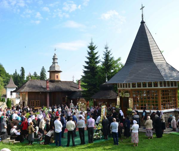 (Video) Sărbătoarea Schimbării la Față a Domnului - hram la Mănăstirea Sihla (Neamț)