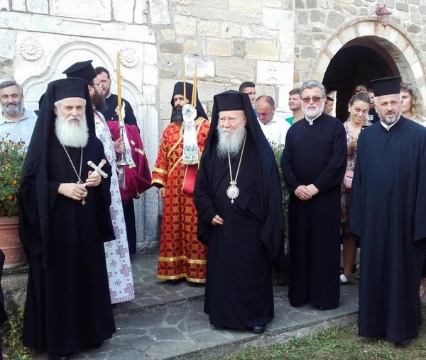 (Foto) Hramul Sfântului Cosma Etolul 2019 - mănăstirea din Albania care adăpostește mormântul Sfântului