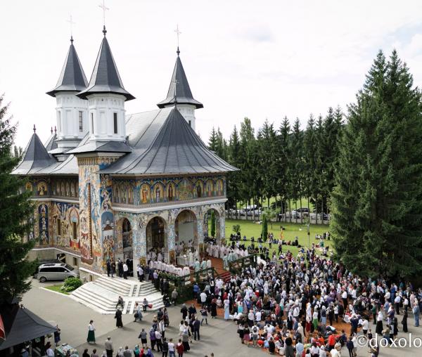 (Foto) Ziua Sfântului Ioan Iacob Hozevitul – bucuria împreună-rugăciunii la Seminarul Mănăstirii Neamț
