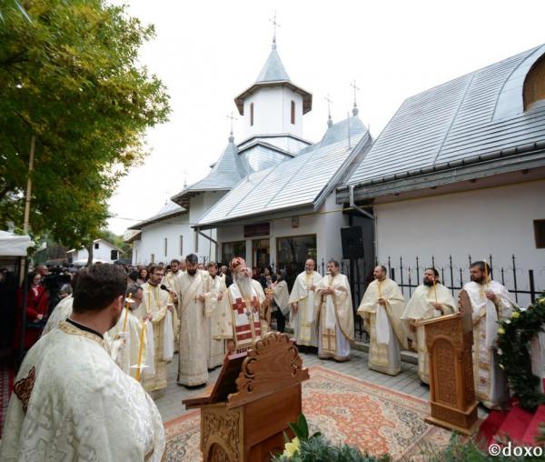 (Video) Paraclisul Parohiei „Sfântul Antonie” din Iași a primit veșmântul sfințirii