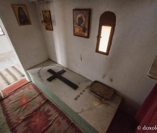 Mormântului lui Gheron Iosif Isihastul