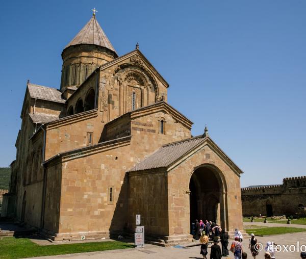 (Foto) Paşi de pelerin la Catedrala Setitskhoveli – Georgia