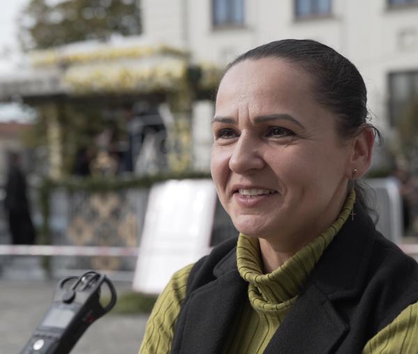 (Video) „Când toată lumea e fericită, înseamnă că acea îmbinare de culori și de flori îi place Sfintei Parascheva”