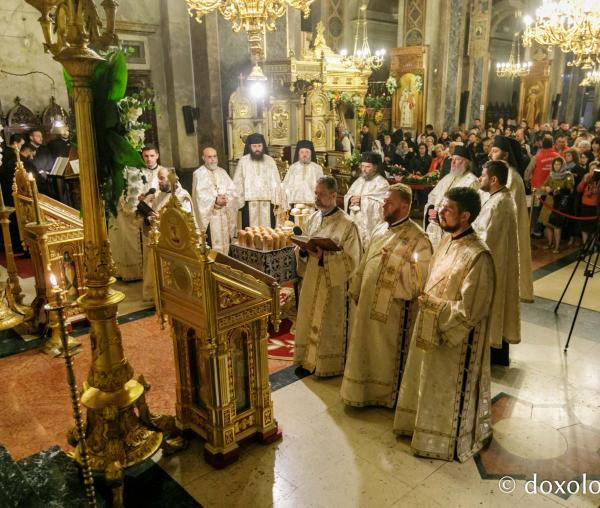 (Foto) Priveghere în cinstea Sfinților Spiridon și Andrei, la Catedrala din Iași – 2019