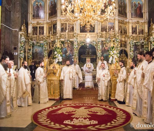 (Foto) Sfânta Liturghie arhierească în ajunul prăznuirii Sfintei Parascheva
