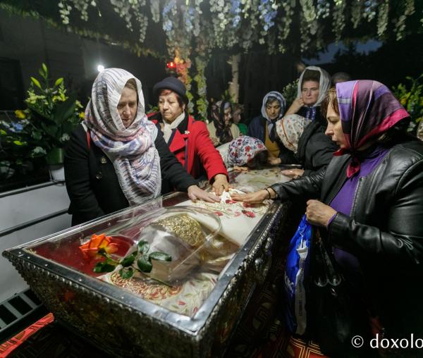 (Foto) Prima zi de pelerinaj la hramul Sfintei Cuvioase Parascheva – 2019