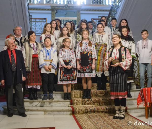 Parohia Sfântul Haralambie din Tg. Neamț – Colindători la Reședința Mitropolitană 2019