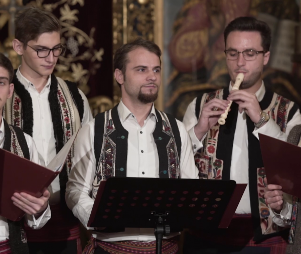 (Video) Noi umblăm să colindăm (Colind din Transnistria) – Corul Trysaghion